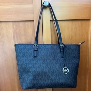 Michael Kors medium jet set logo tote